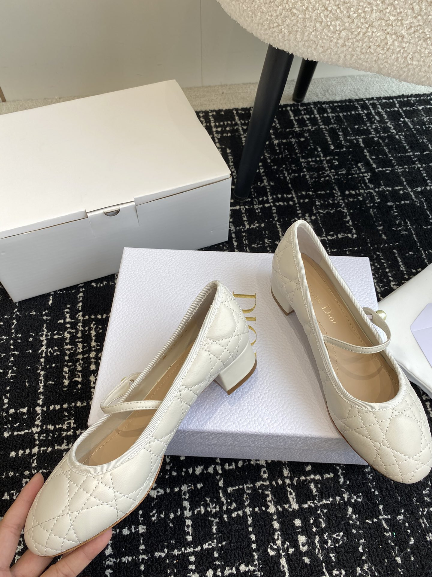 ua D*or ballet pump white