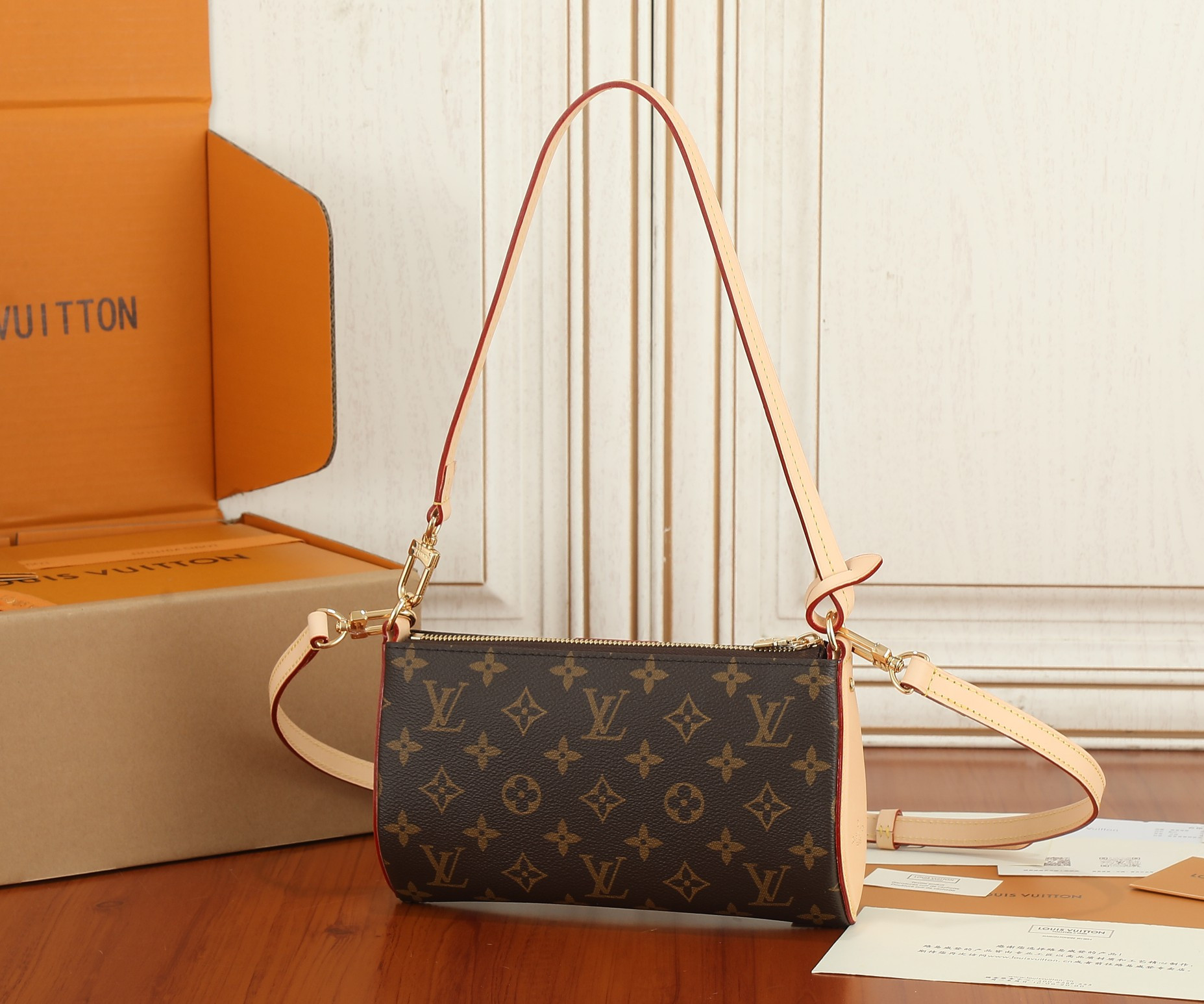 LV Pochette Tirette M12859  8.7 x 4.7 x 2.2 in