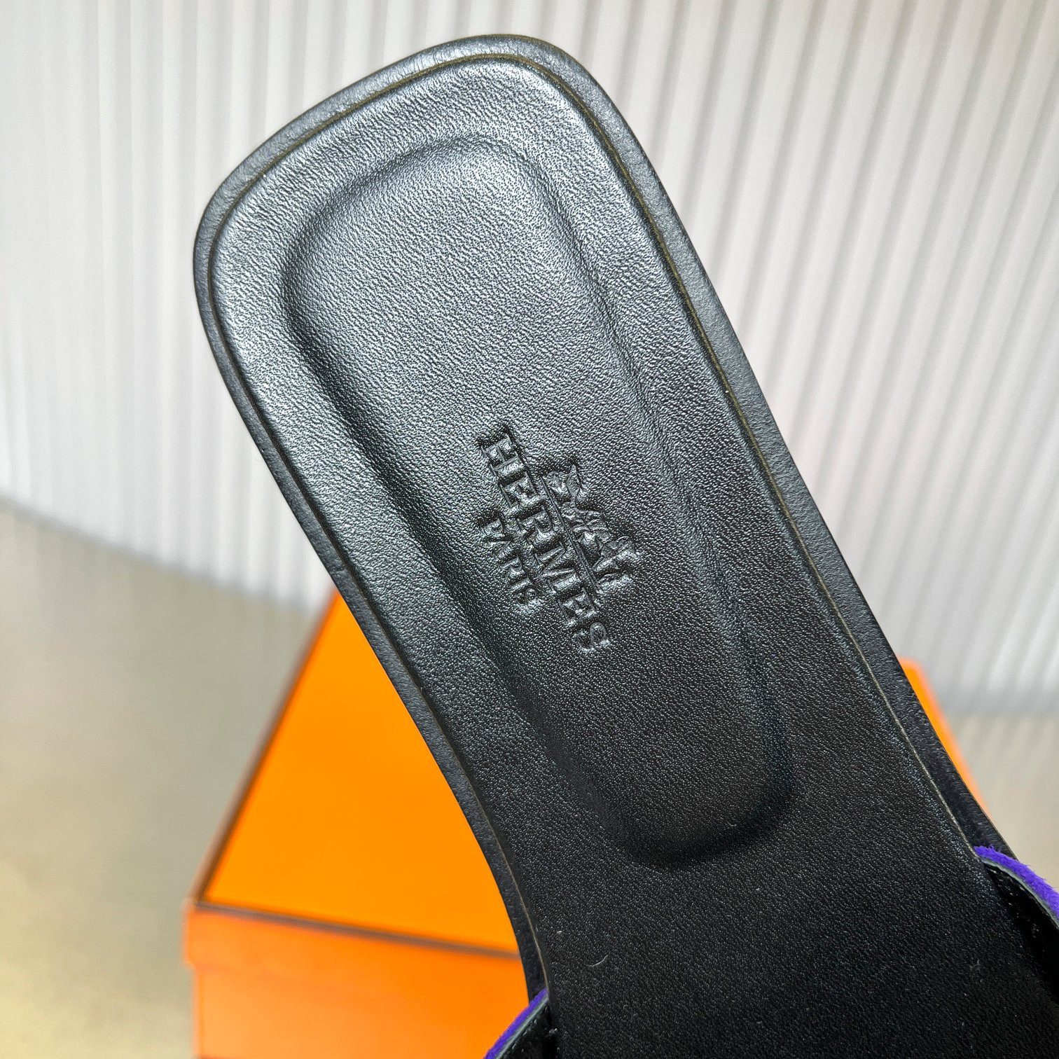 ua H**me5 oran sandal