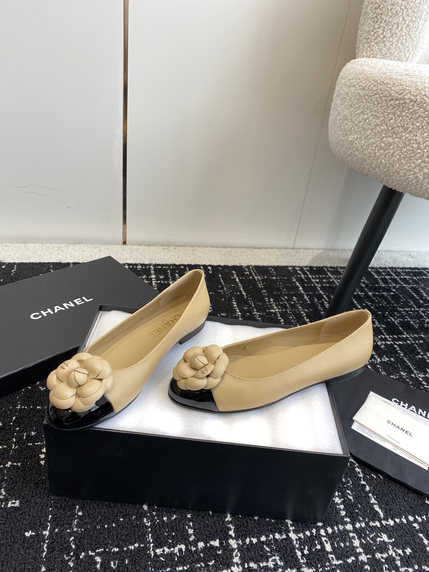 ua Ch*el ballet flats