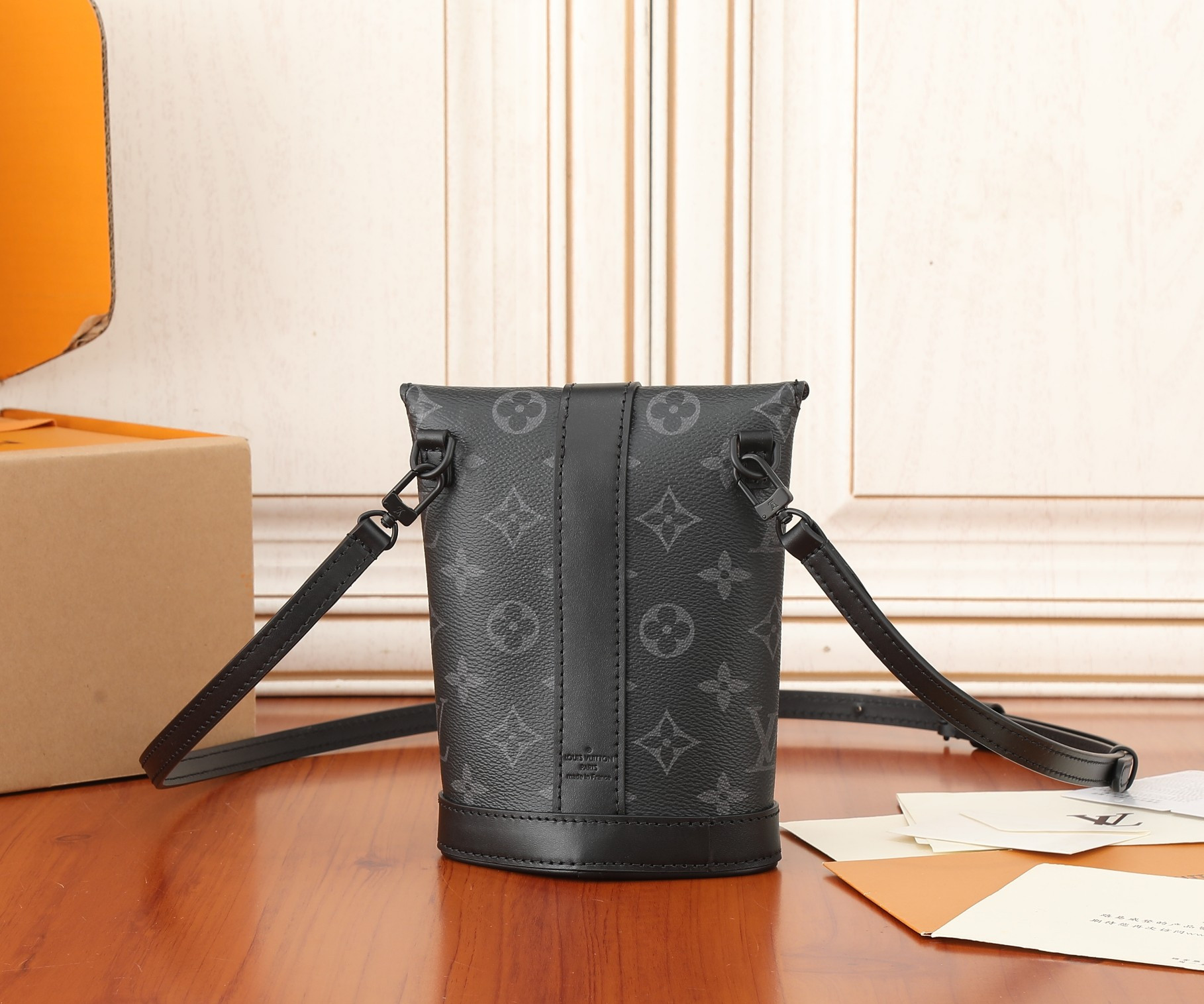 LV Envelope Pouch M11613 12.5x18x8.5CM