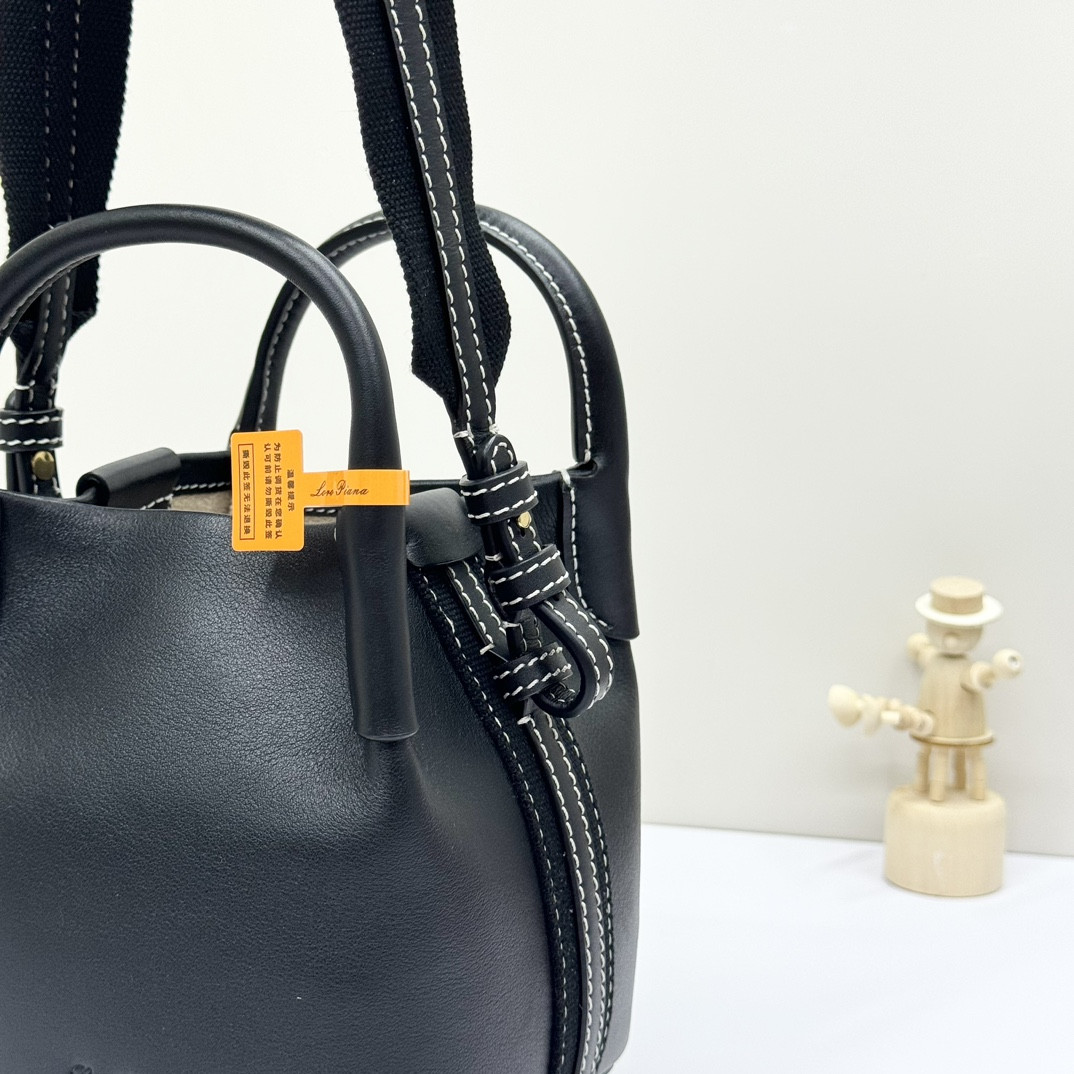 L**o p*ana micro bale bag smooth calfskin 23 x 16 x 14 cm