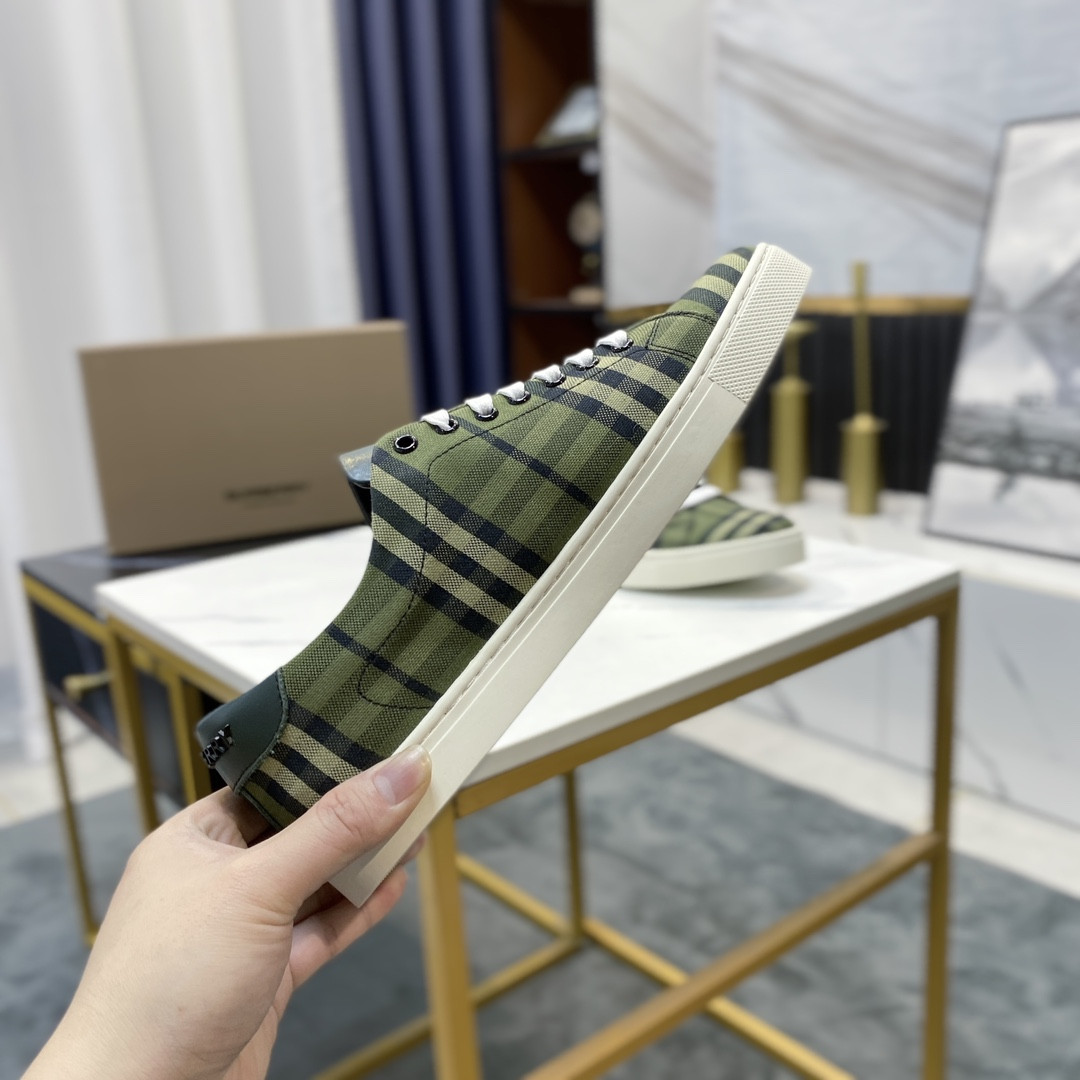 ua B**rry check and leather sneakers