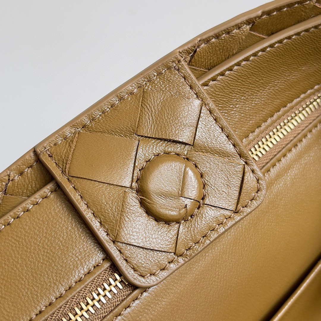 bo*te*ga Ve*ne*ta small andiamo 25x22x10.5cm