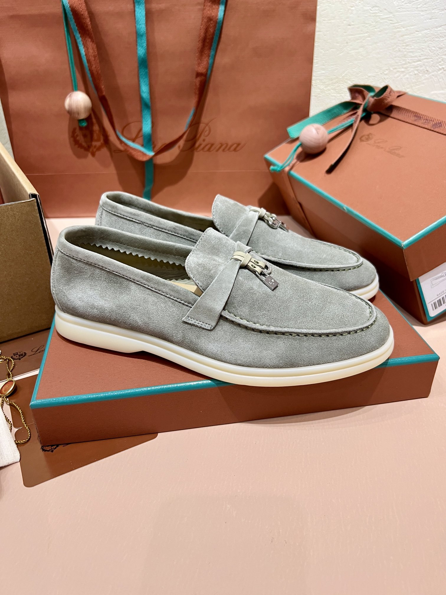 ua L**o p*ana summer charms walk loafers