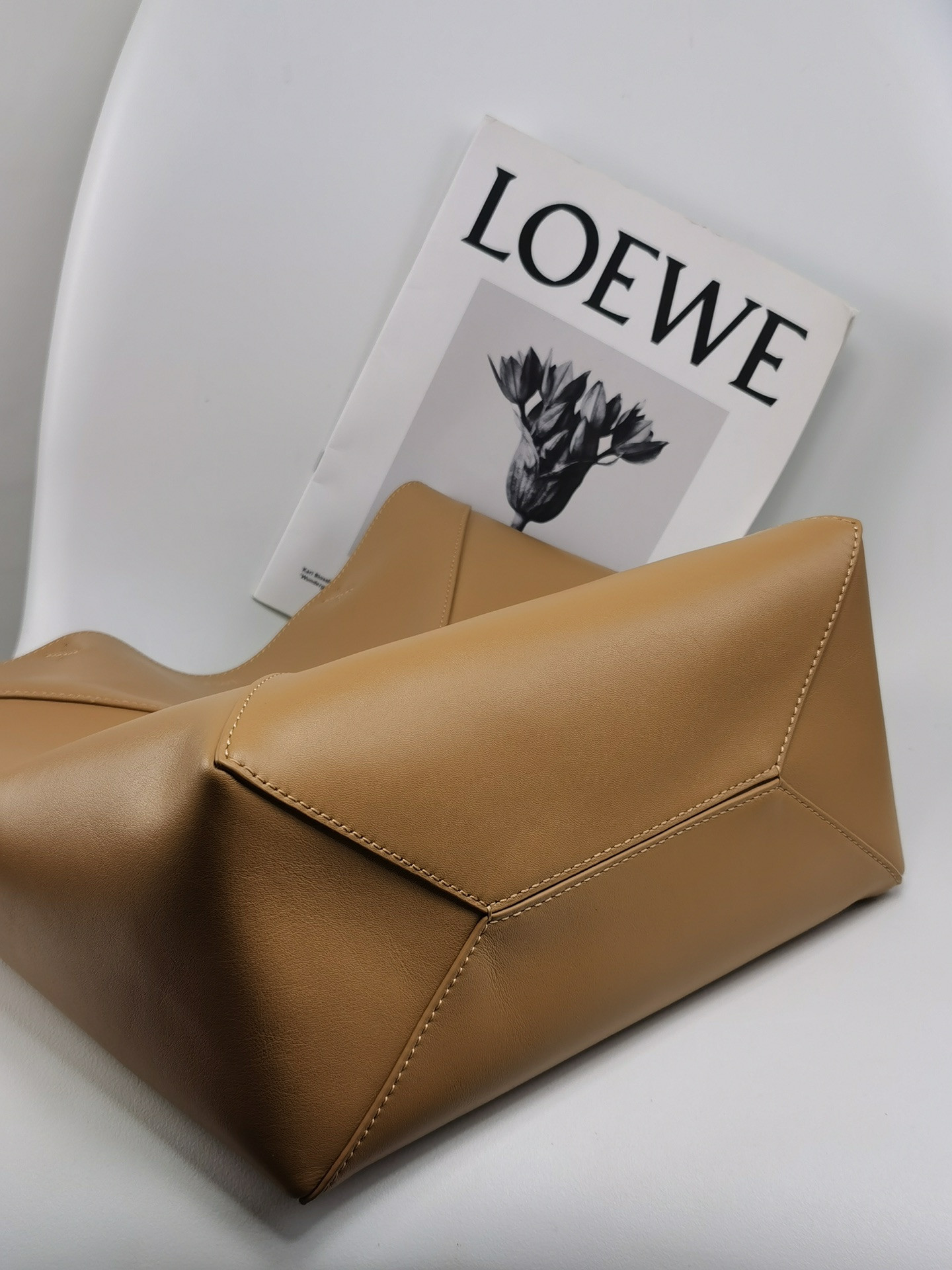 L0ew* medium puzzle fold tote in shiny calfskin 25.5x14.5x31.5cm