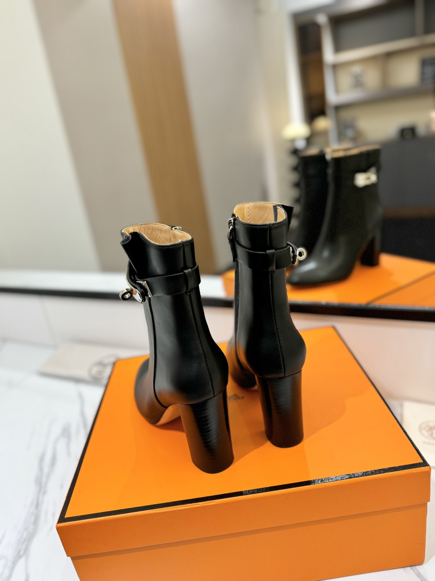 ua H**me5 kelly jumping boots