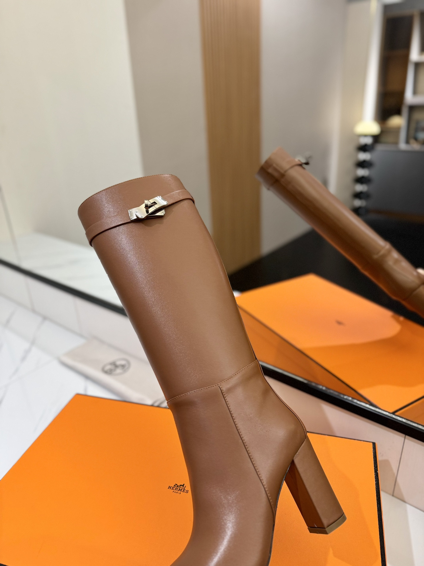 ua H**me5 jumping boots (heel height 8.5cm)