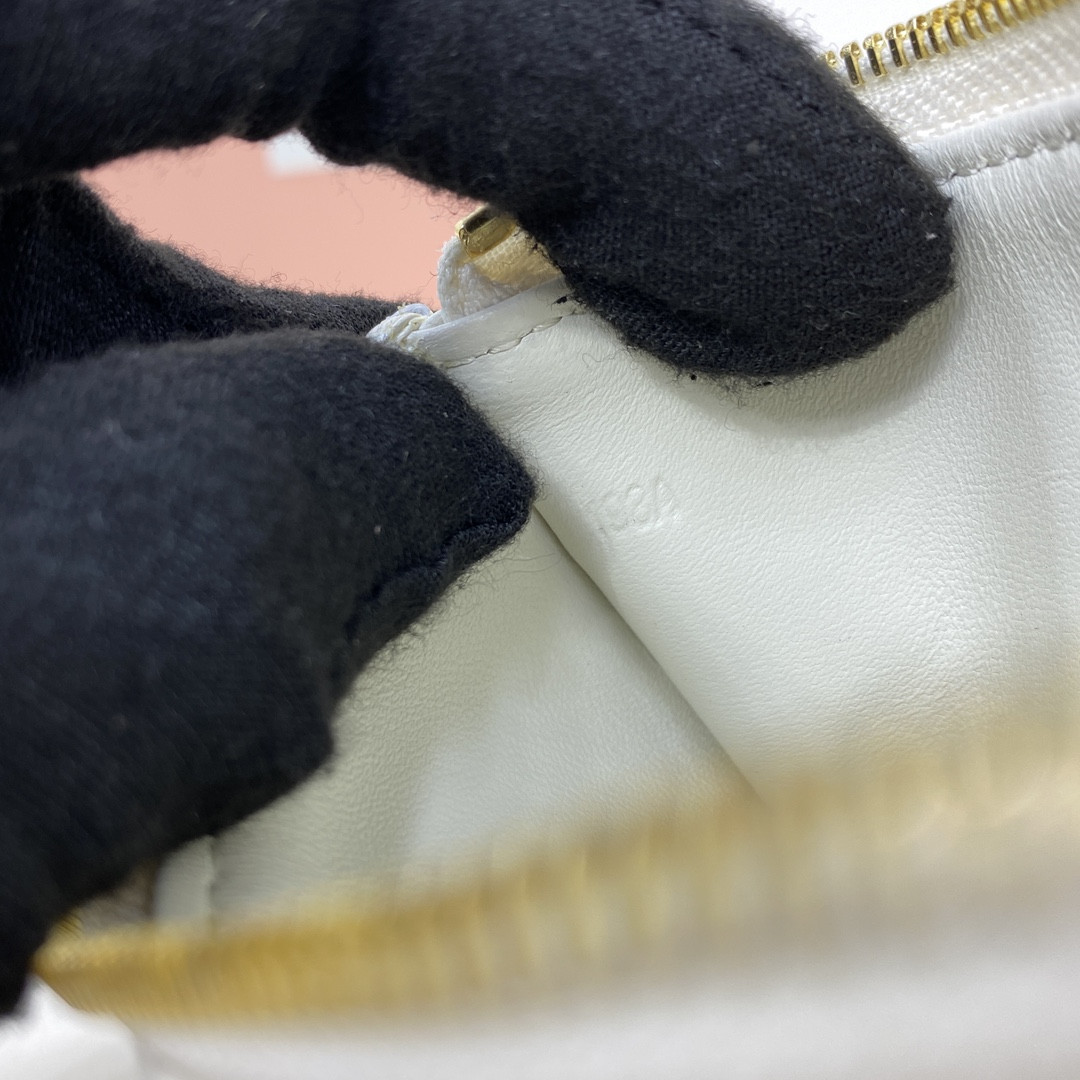 Miu Miu Matelassé nappa leather card holder 8X15cm