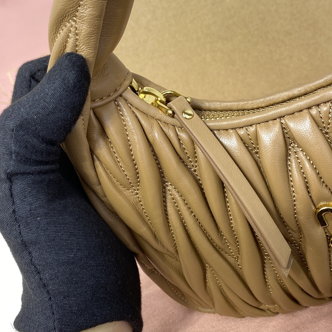 Miu Miu Wander matelassé nappa leather hobo bag 17x20x6cm