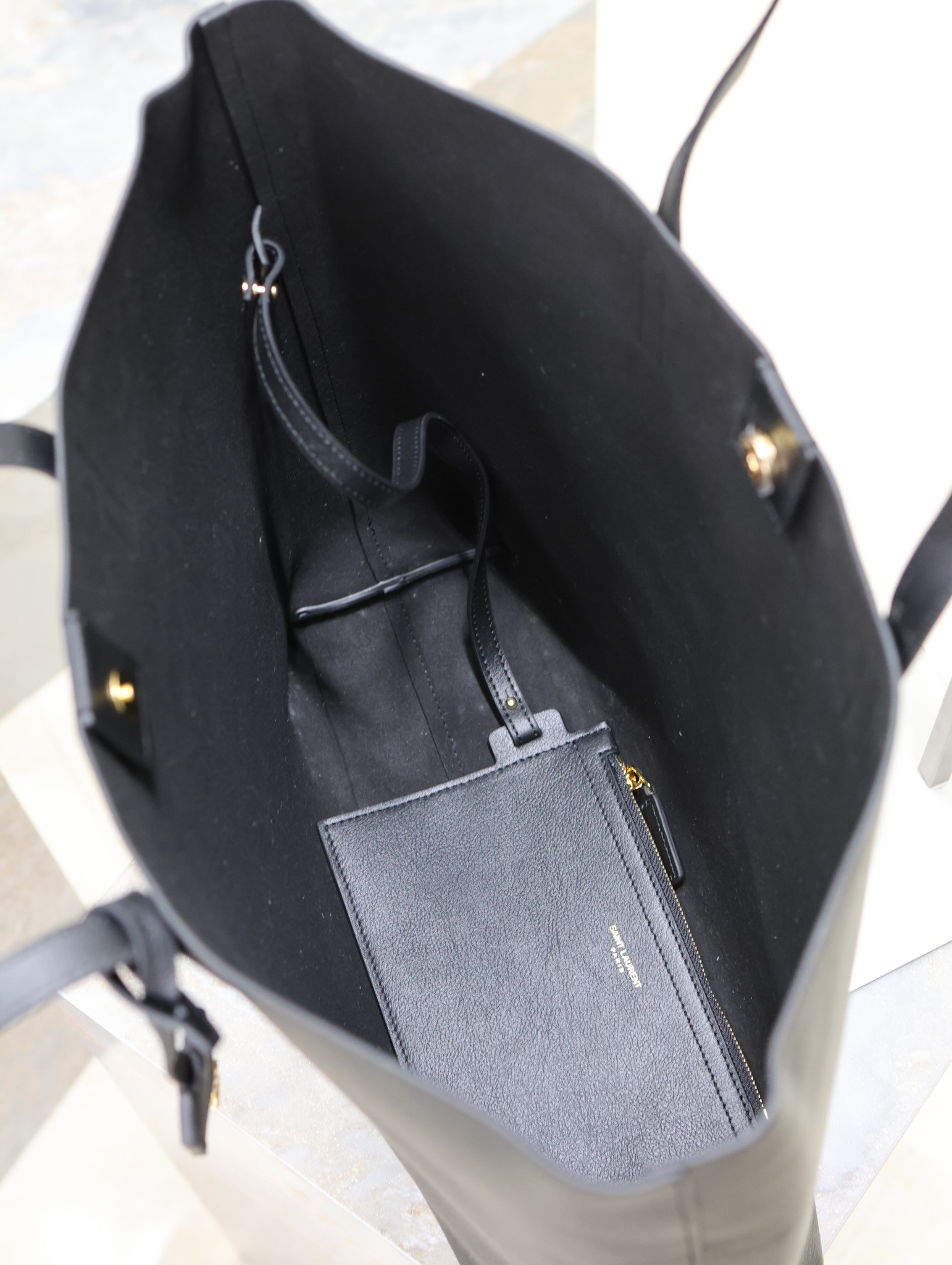 y*l shopping Sa**t Lau*nt in leather 32.5×35×10.5cm