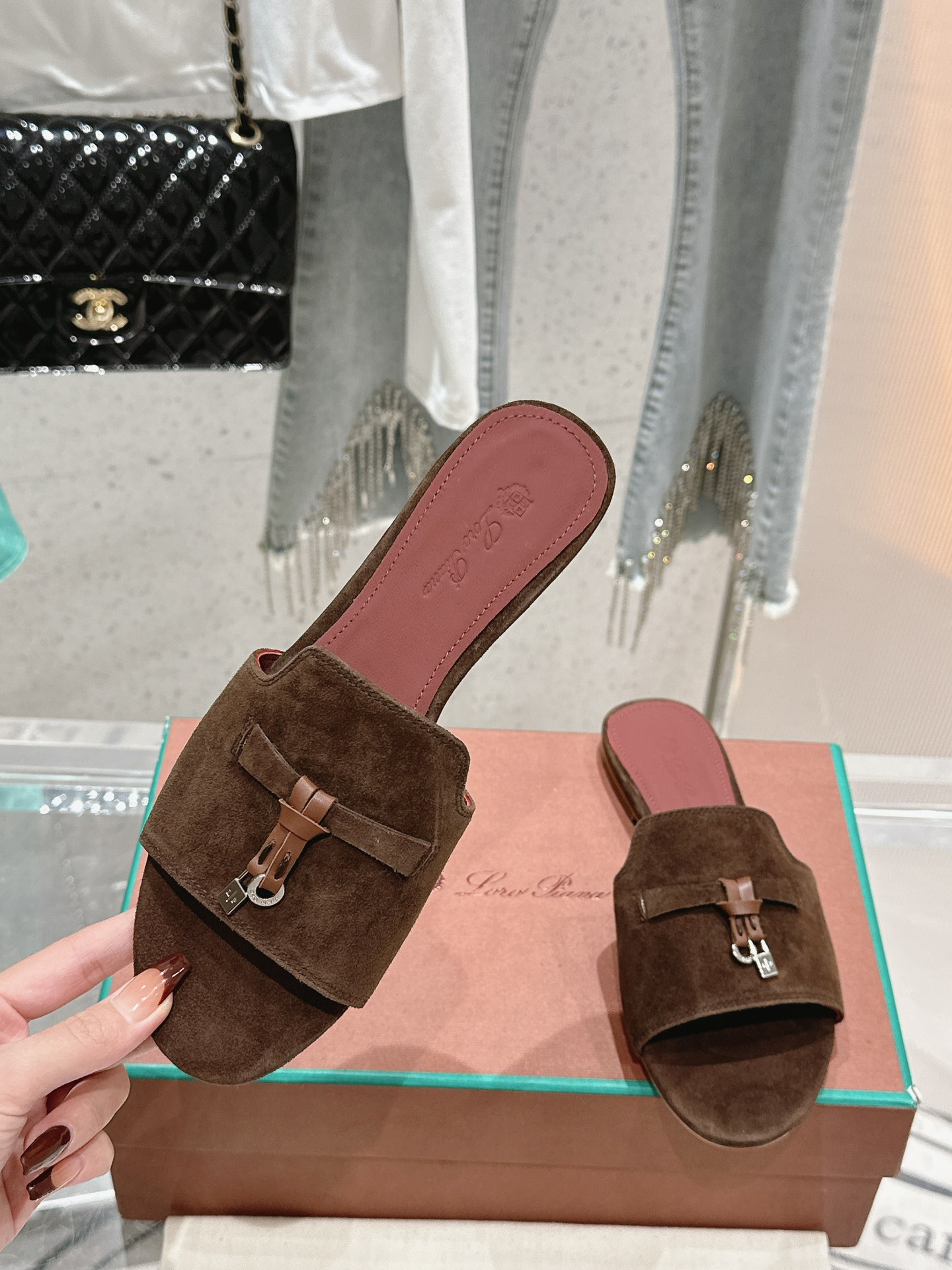 ua L**o p*ana summer charms sandal