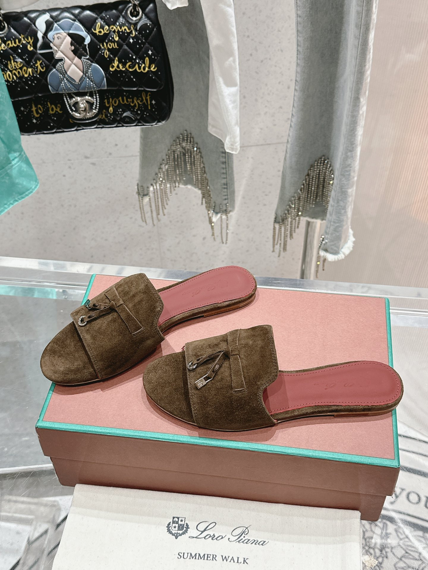 ua L**o p*ana summer charms sandal