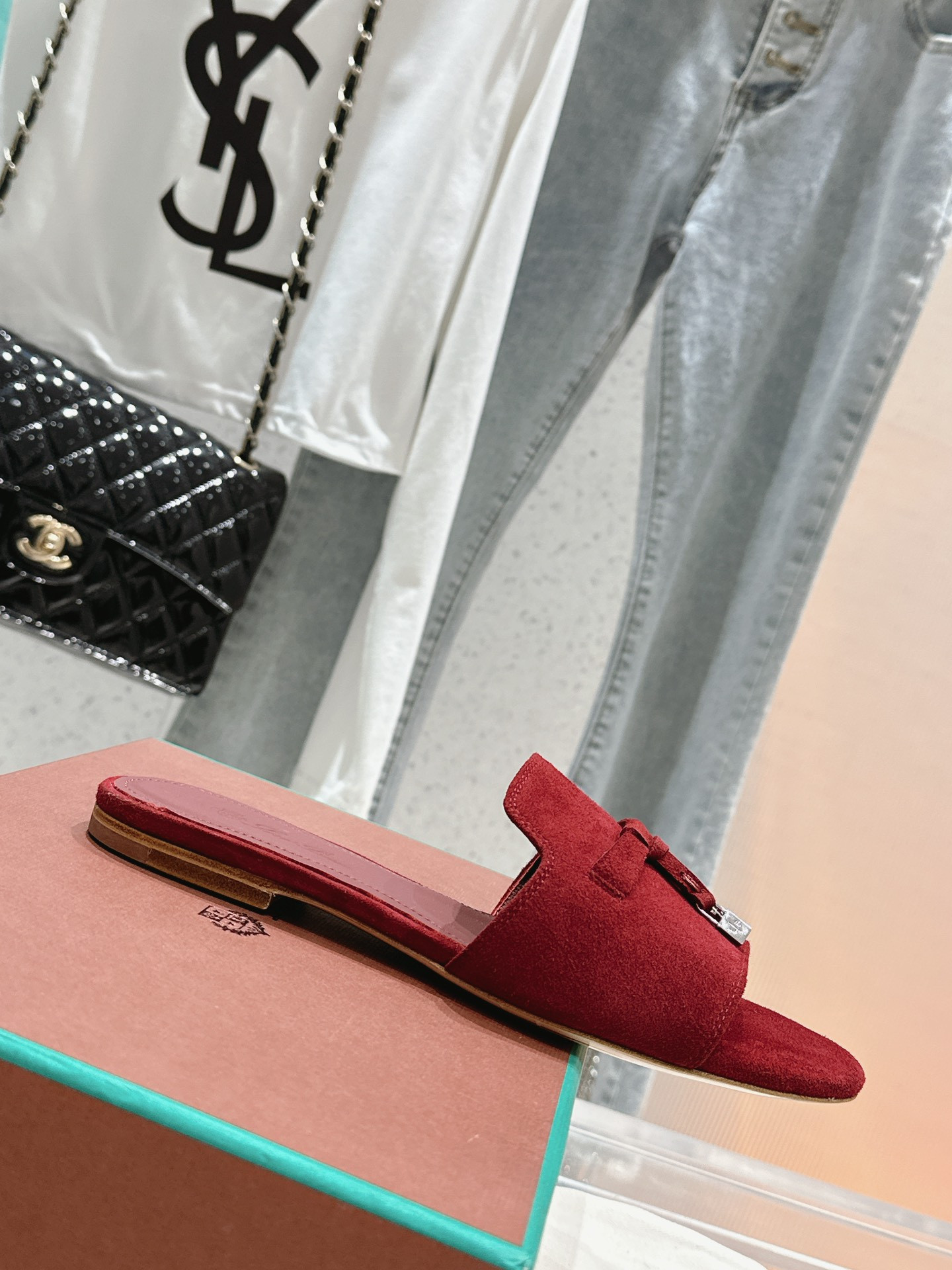 ua L**o p*ana summer charms sandal