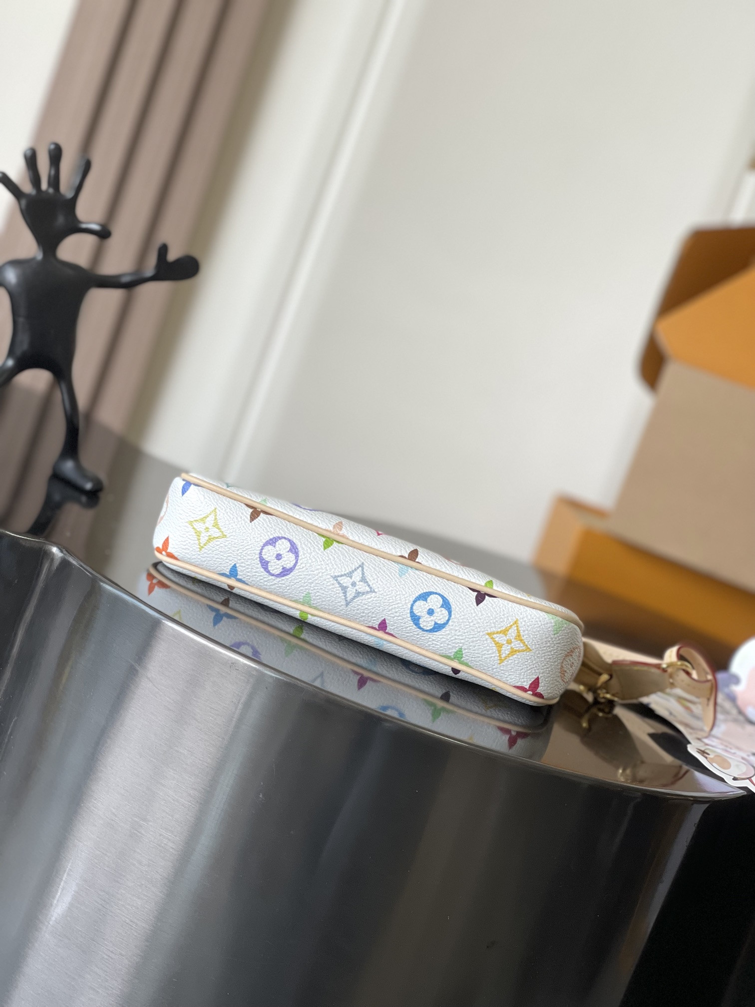 LV Pochette Accessoires M13404 22x13x4cm