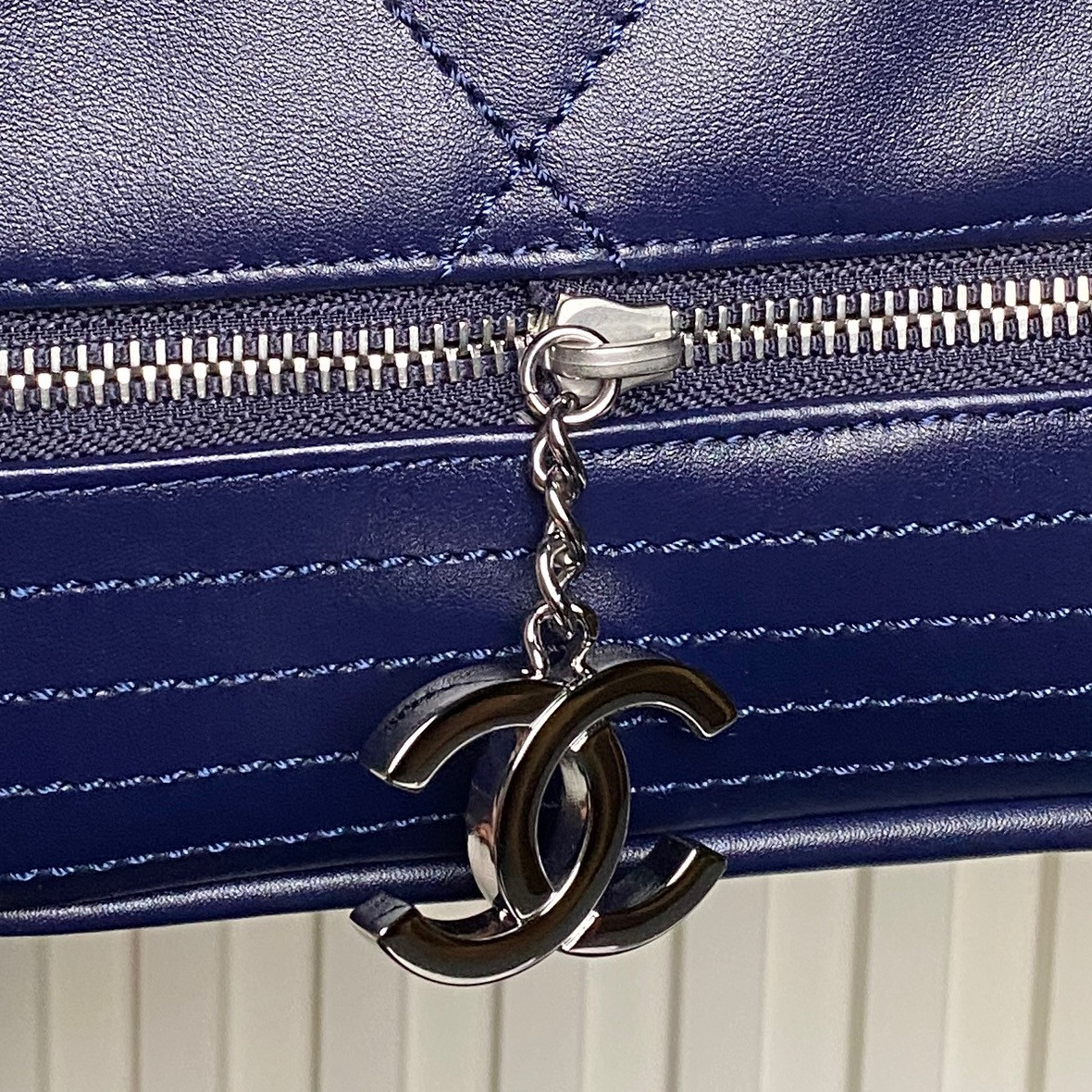 Ch*el vintage graffiti tote airport bag 36x24x12cm