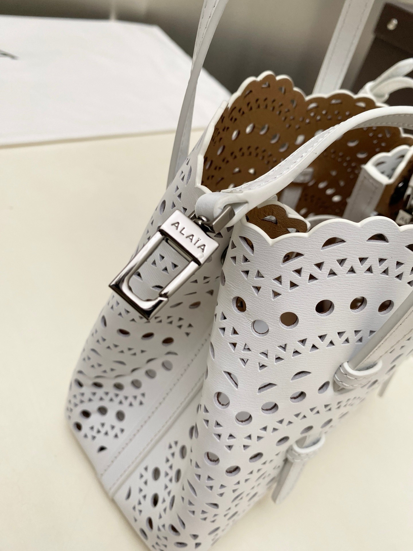 ALAÏA Mina 20 bag In Vienne  Wave 20x17x10cm