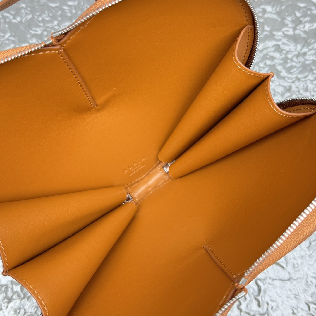 ALAÏA Le Coeur Heart Bag 18.5x20.5x5cm