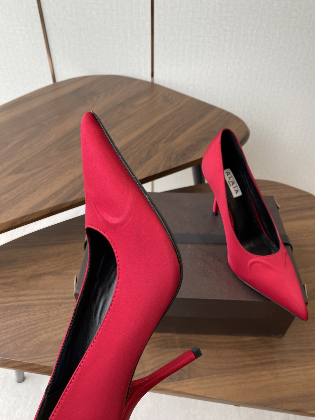 UA Alaia Pointy-Toe Pumps 9cm Heel(Customized Size 7-10 days production time)