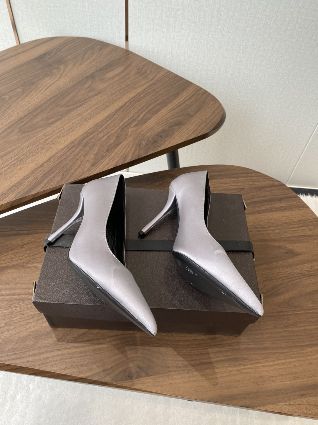 UA Alaia Pointy-Toe Pumps 9cm Heel(Customized Size 7-10 days production time)