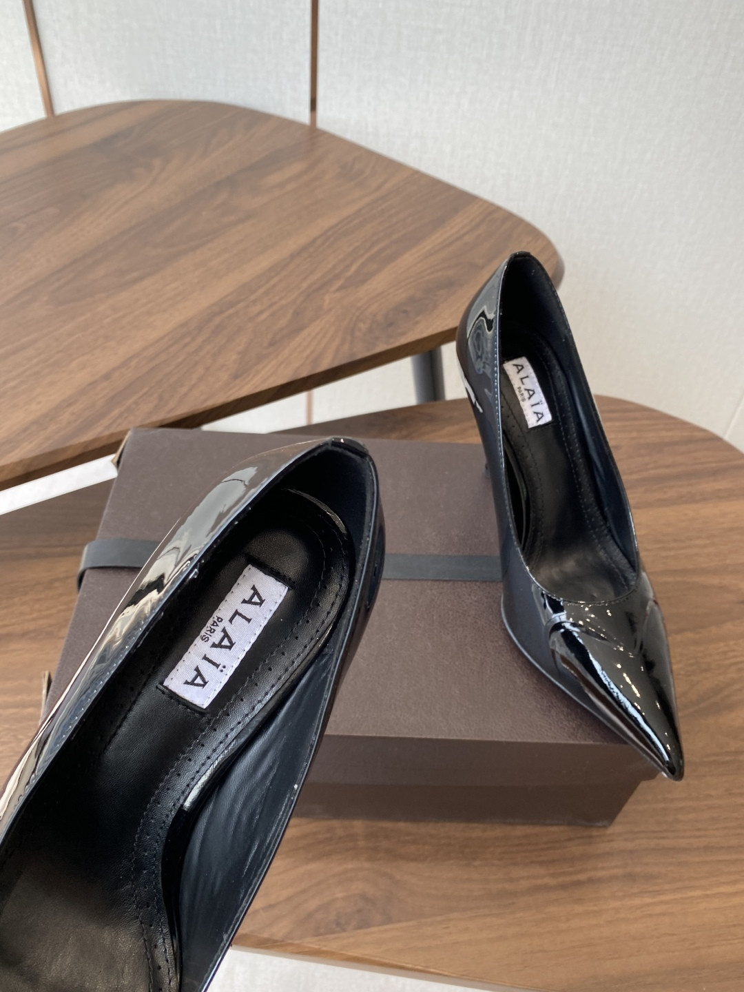 UA Alaia Pointy-Toe Pumps 9cm Heel(Customized Size 7-10 days production time)