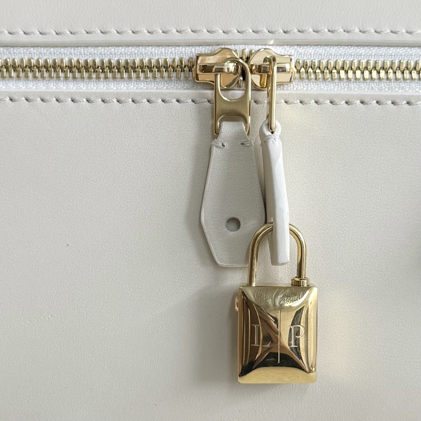 L**o p*ana extra bag l23 23x12x7cm