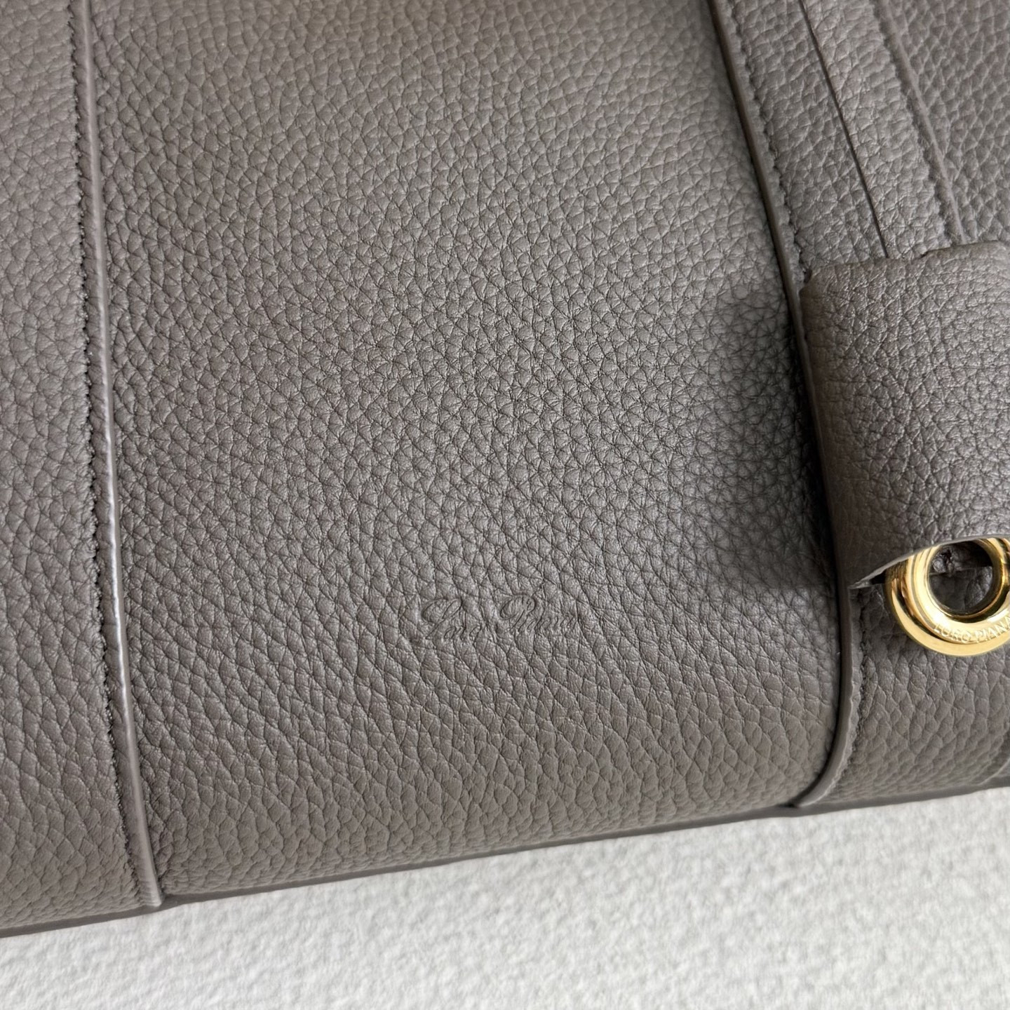 L**o p*ana loom l25 calfskin 25x18x12.5cm