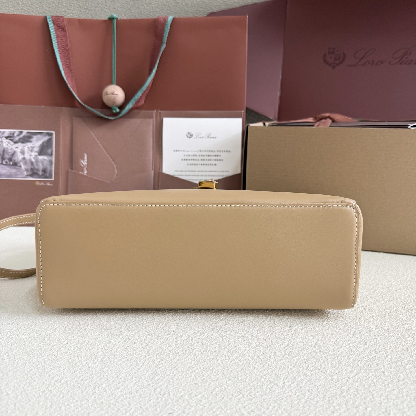 L**o p*ana extra pocket l27 calfskin 16x27x10cm