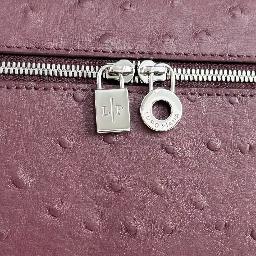 L**o p*ana extra pocket l27 ostrich-grained leather 16x27x10cm